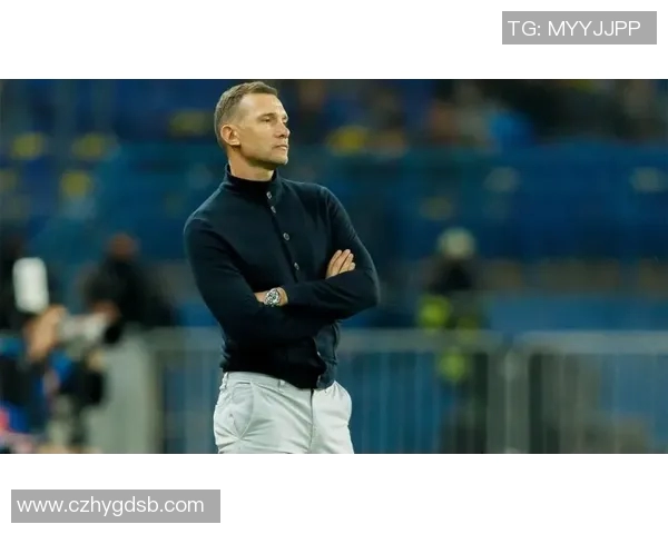 足坛巨星魅力登场 西装造型尽显绅士风范与冠军气质